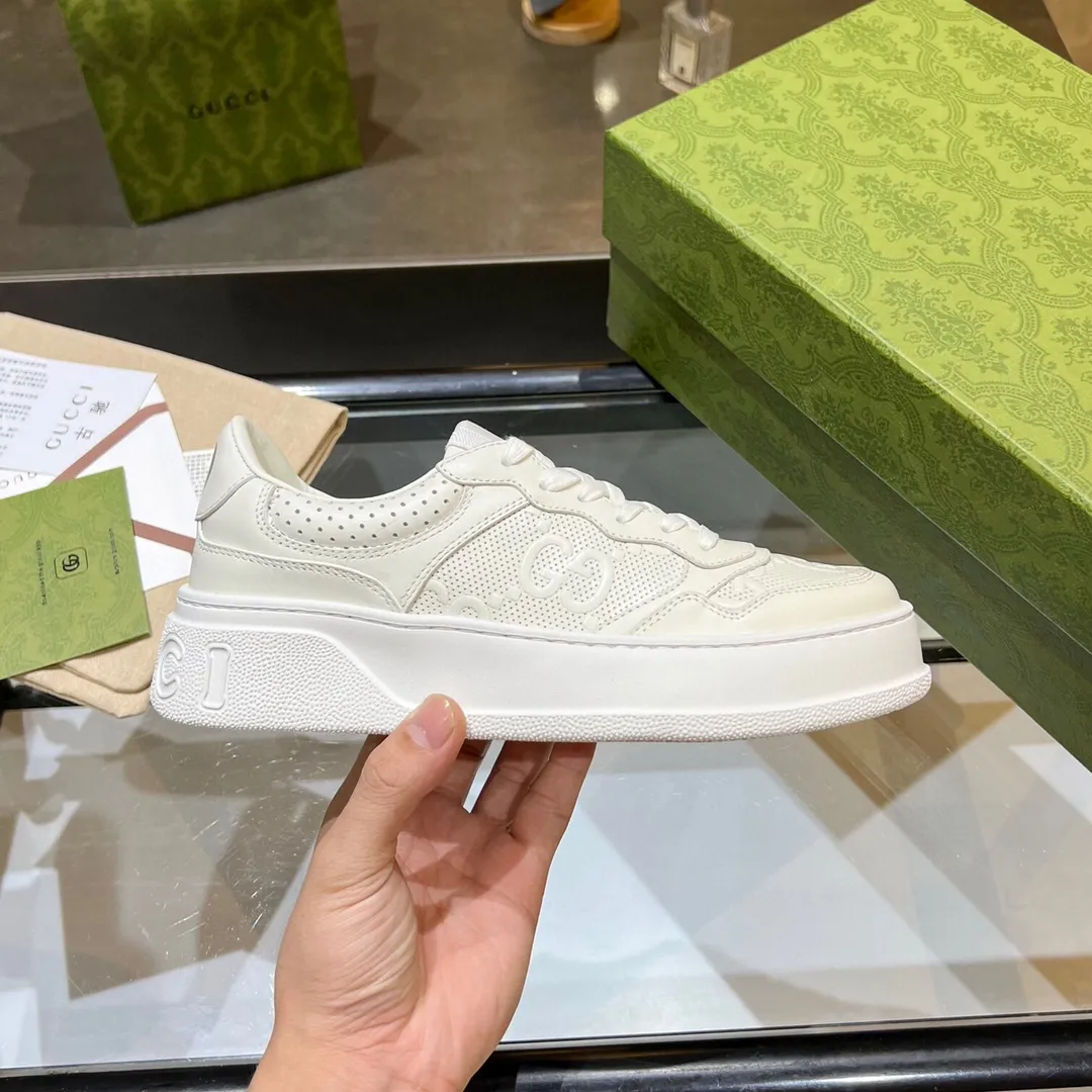 👟👟Ex-factory price 480👟👟 Women's Shoes Women's Clothing Gucci - the new Chunky B series lightweight soft thick sole sports series! G's couple's white shoes, Gucci counter style, Gucci catwalk style! The style design is light, luxurious and retro...thick sole increases height...similar to an upgraded version of classic white shoes! Original customized cowhide fabric (classic old floral fabric, perforation, embossing process), cowhide lining, original foam lightweight outsole, GG Logo on the heel, 4cm thick sole, classic Gucci webbing... Women's 35-40/Men's 38-44 (full size)